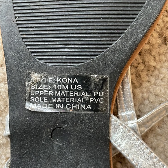 Silver flat sandals - Picture 3 of 4